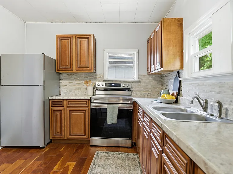216 N Hickory St — Photo 15