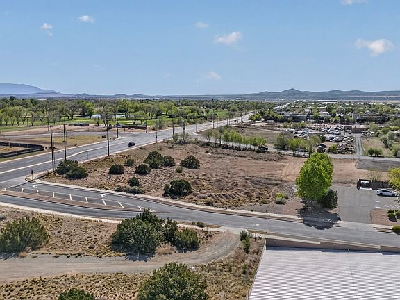 2nd image of 6753 Airport Rd