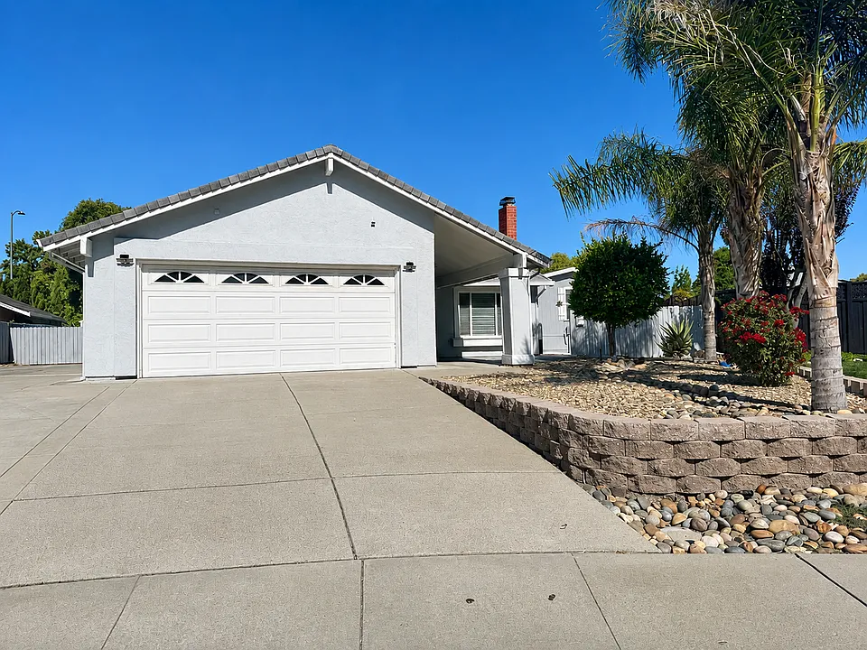 1972 Carnation Cir #A