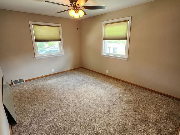 5th image of 1140 N Park St