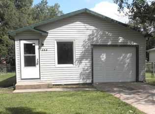 404 N Massachusetts St, Winfield, KS 67156