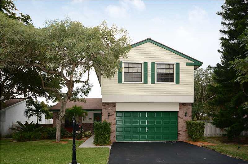 1st image of 13951 Oaklawn Pl