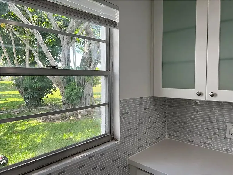 321 Newport Ct #V-unit 321 — Photo 35