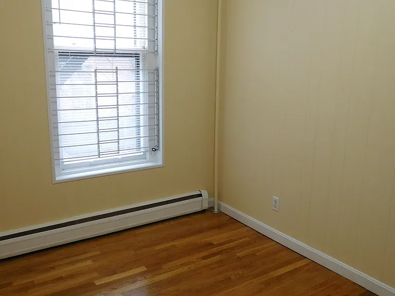 1055 Beacon St — Photo 18