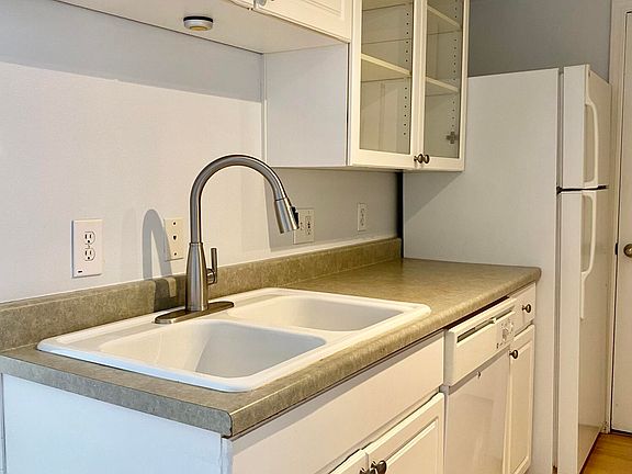 5th image of 1701 E COLTER Street #421