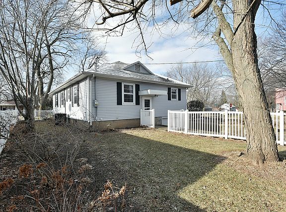 4th image of 615 College Ave