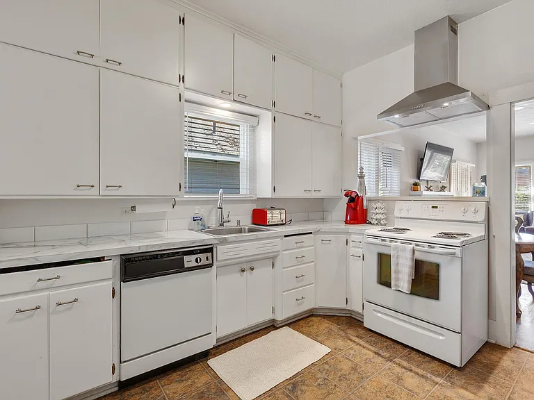 717 E Lakeside Ave — Photo 7