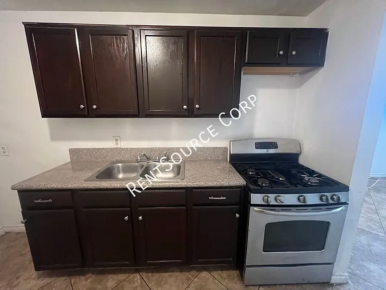 411 S 1st Ave #B — Photo 6