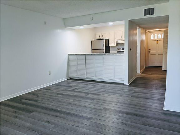 2nd image of 835 18th St