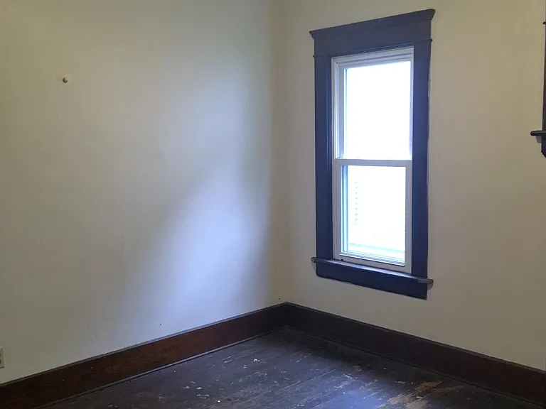 588 Schiller Ave — Photo 6