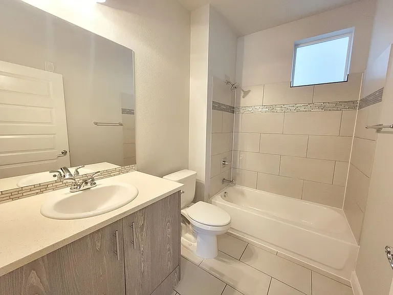 J0459 - Stafford St. Apartments — Photo 29
