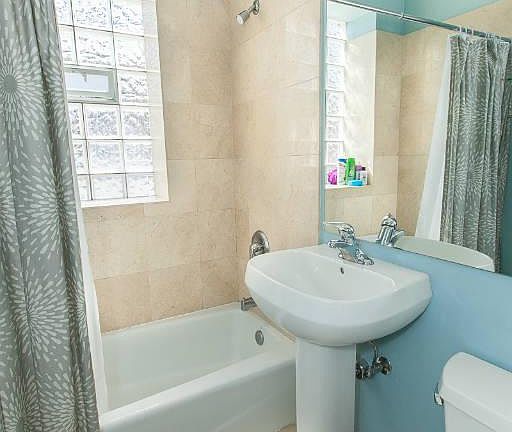 4th image of 4865 N Hermitage Ave APT 2W
