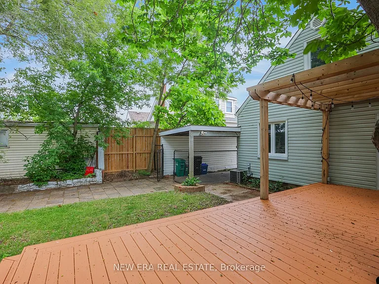 219 Lancaster St W — Photo 45
