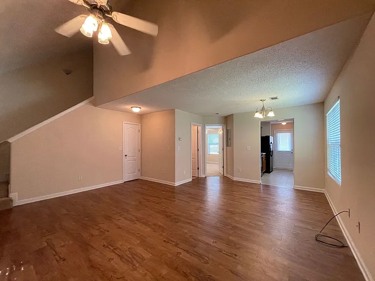 111 Katydid Dr — Photo 2