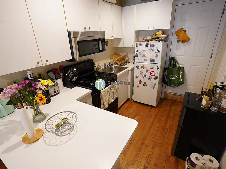 550 E 3rd St #2 — Photo 14