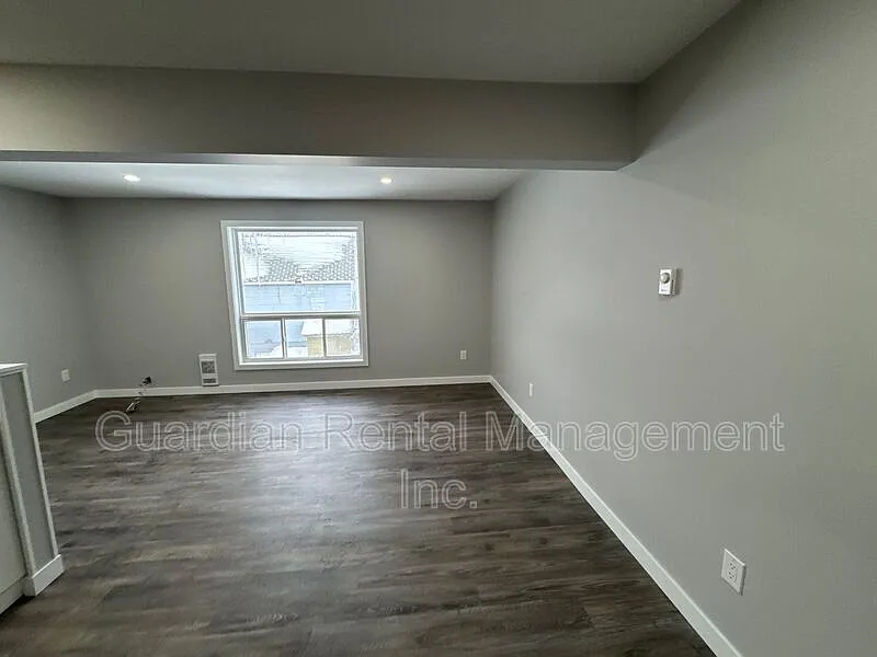 3 bed, 1.0 bath, 1000 sqft, $1,495 — Photo 4