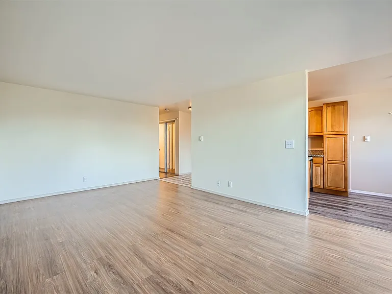 Sunset View Apartments — Photo 6