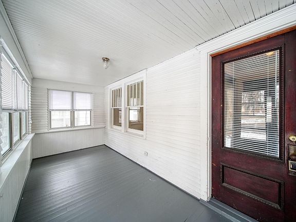 4th image of 109 W Palmer Ave