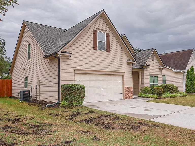2241 Line Dr — Photo 2