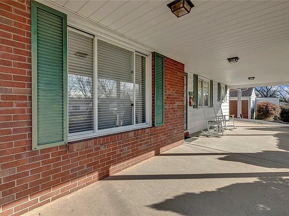 3rd image of 133 Sawyer Dr
