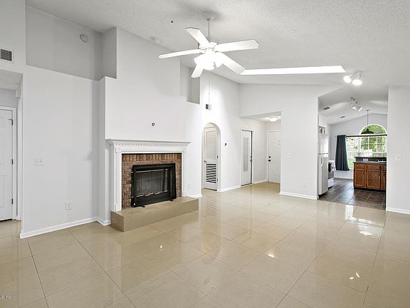 5th image of 4356 Lake Woodbourne Dr