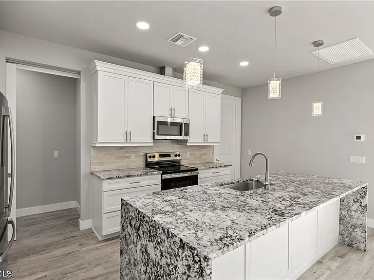 3311 Surfside Blvd — Photo 7
