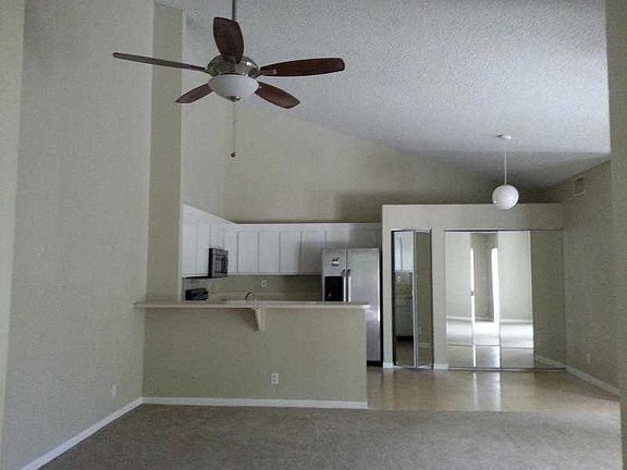 5th image of 4363 Woodstock Dr APT A