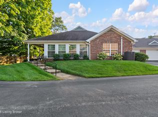 10536 Eagle Pines Ln, Louisville, KY 40223