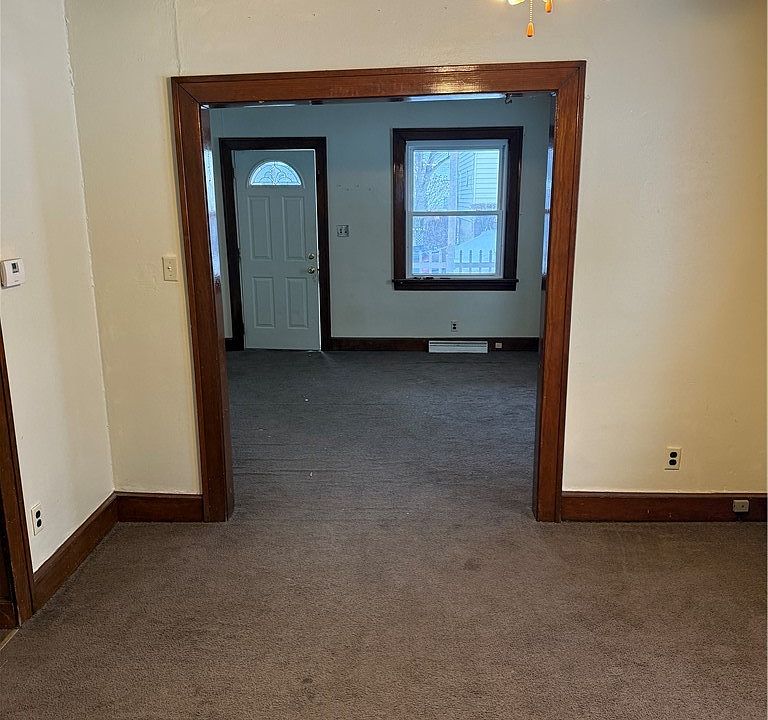 2nd image of 923 Orchard Grove Ave