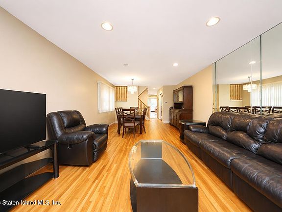 3rd image of 164 Wilson Ave