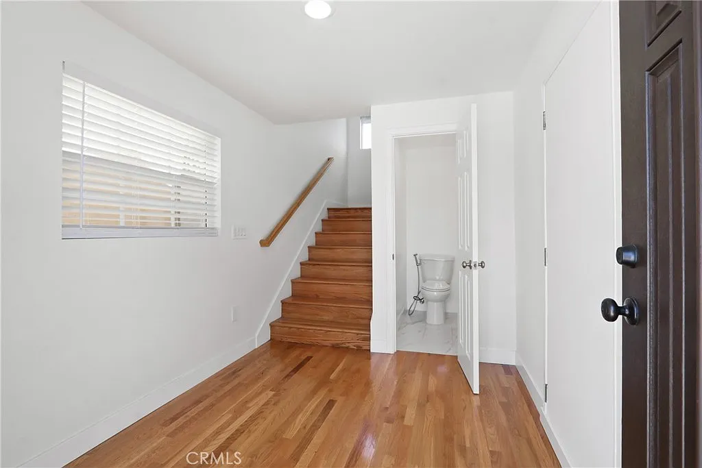 2 bed, 950 sqft, $3,500 — Photo 2