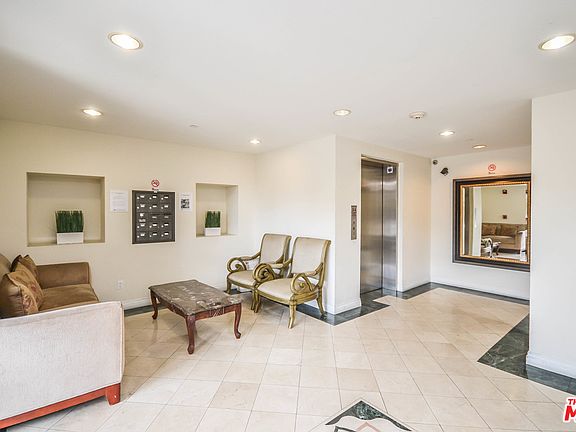 2nd image of 616 S Wilton Pl APT 403