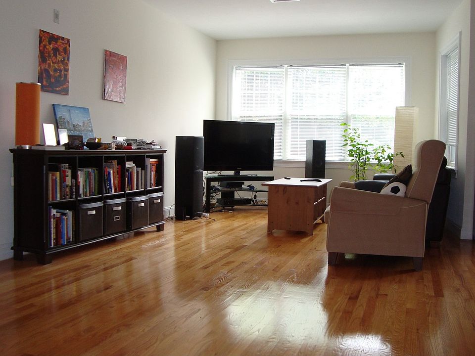 1st image of 135 Willow Ave APT 6