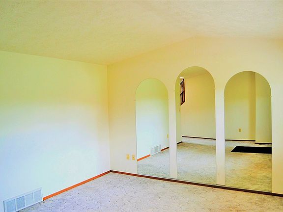 3rd image of 1720 W Courtland Ave