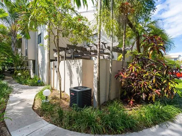 4704 SW 67th Ave APT N1, Miami, FL 33155