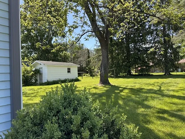 Nice back yard - 116 Shoun St