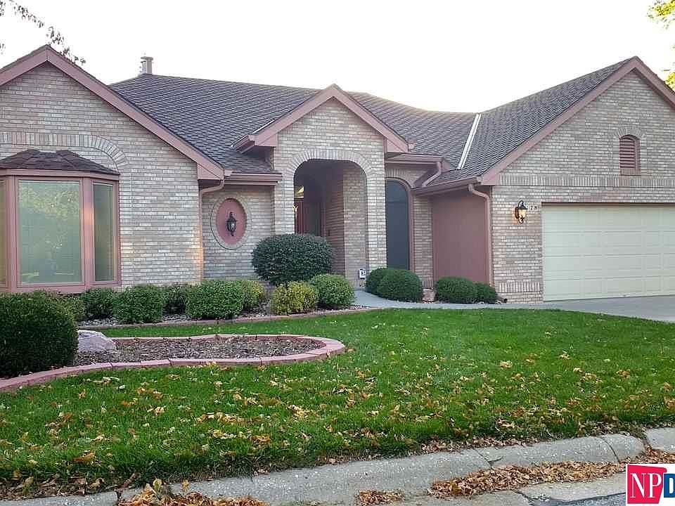 1st image of 117 N 127th Plz
