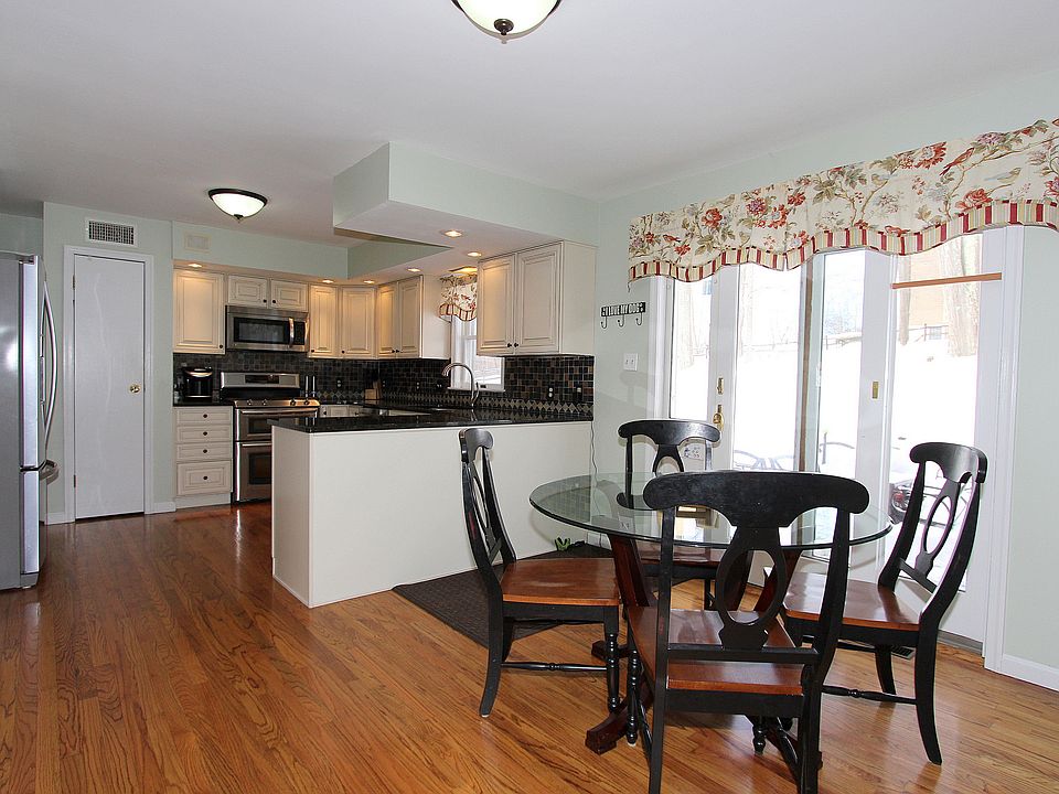 2nd image of 3 Courtney Ln