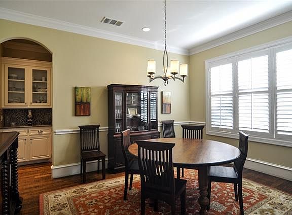 4th image of 4033 Santa Barbara Dr