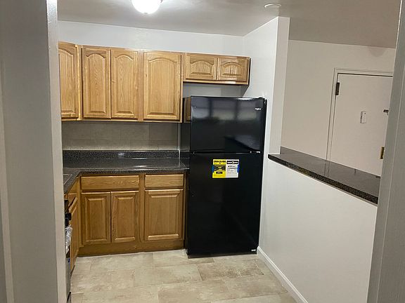 5th image of 249 Prospect St APT 3A