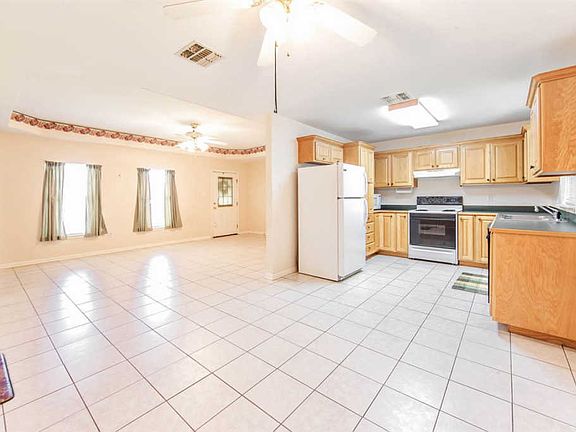 4th image of 415 Idlewild Dr