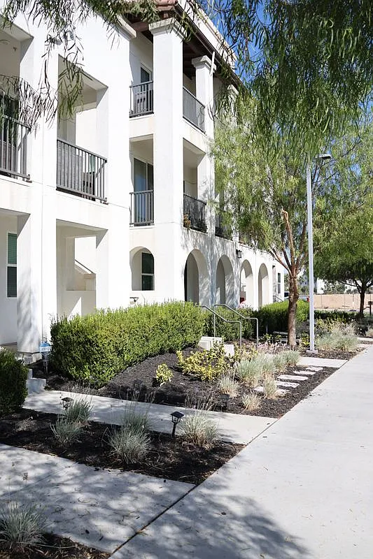 2 bed, 3.0 bath, 1339 sqft, $3,600 — Photo 1