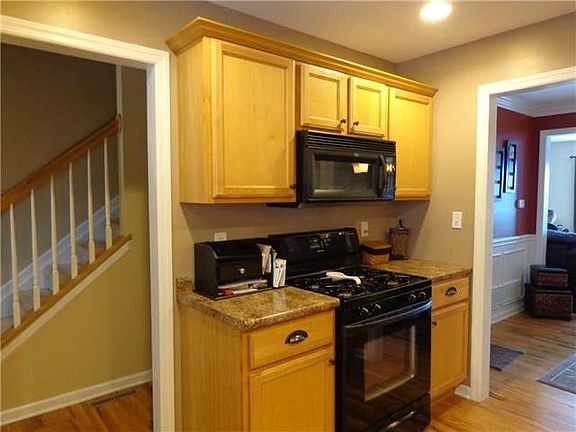 4th image of 137 Creekside Dr