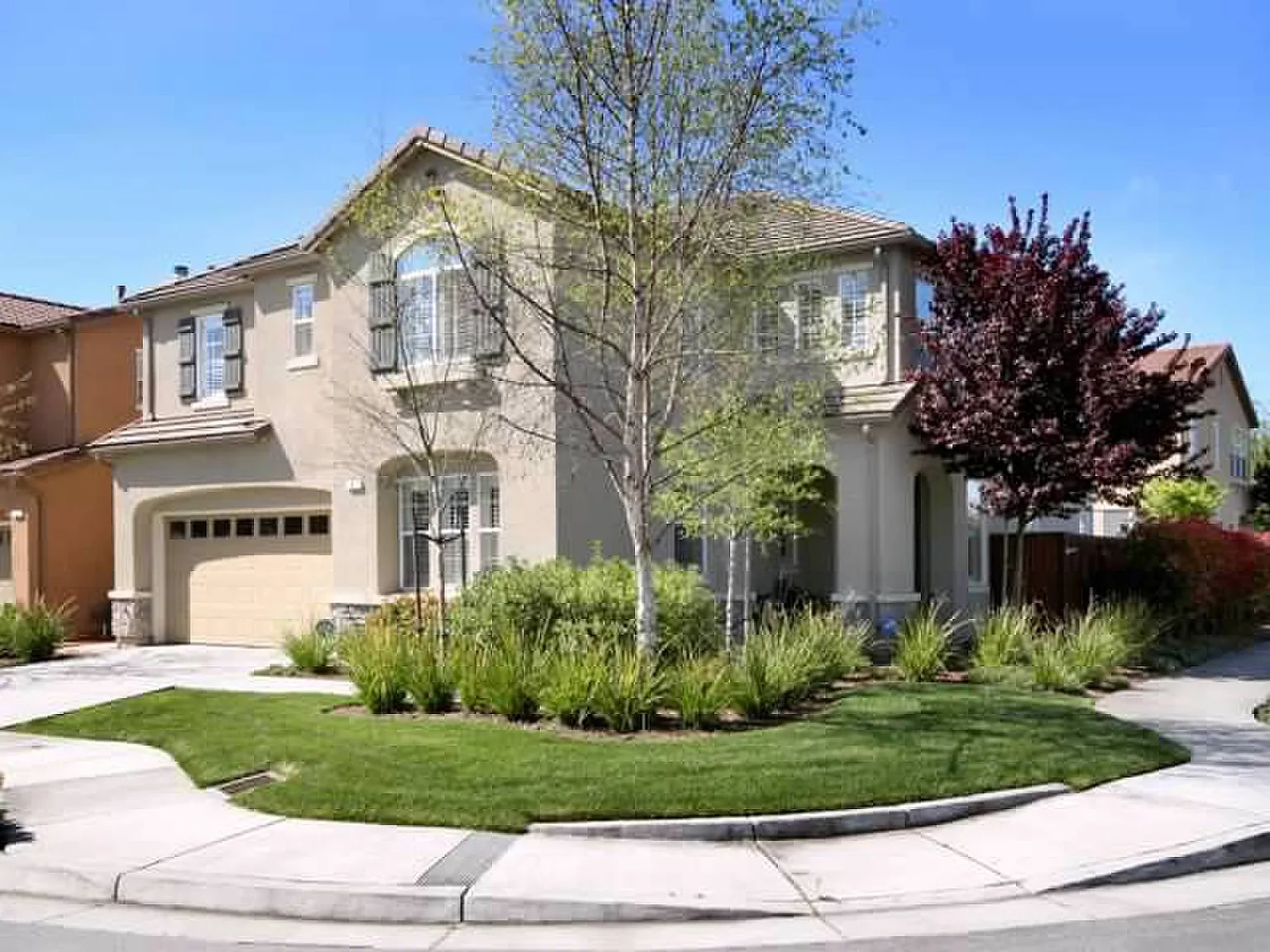 4 bed, 2800 sqft, $4,350 — Photo 1