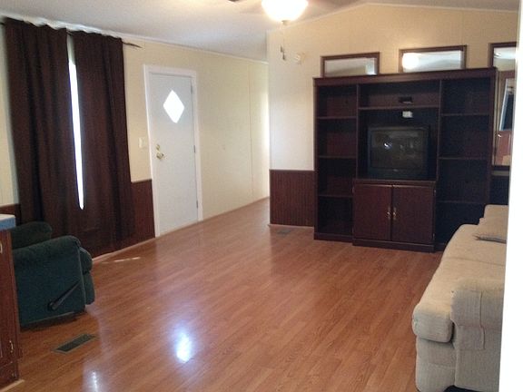 3rd image of 104 Leblanc Ct