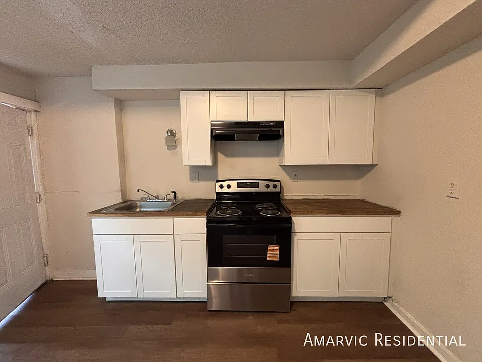656 Dr Martin Luther King Jr Blvd #1