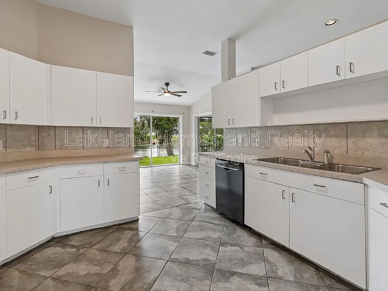 95 Woodside Dr — Photo 24