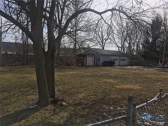 3rd image of 1947 Sherborn St