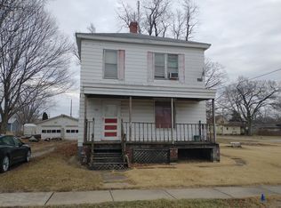 610 S Locust St, Delavan, IL 61734