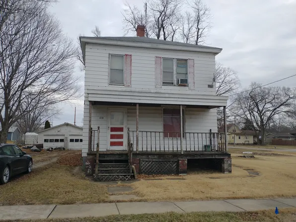 610 S Locust St, Delavan, IL 61734